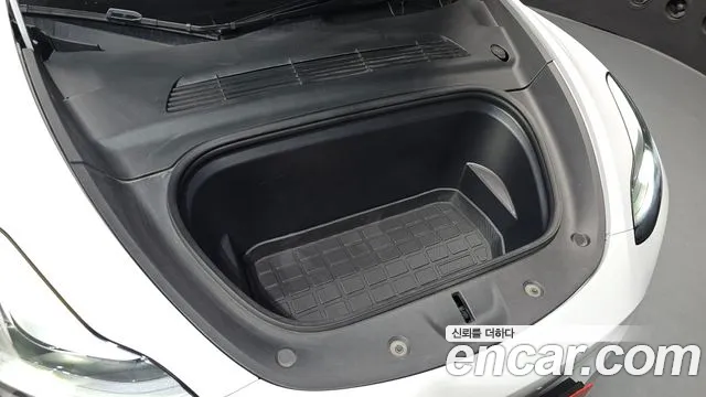 Tesla Model Y — Фото автомобиля 8