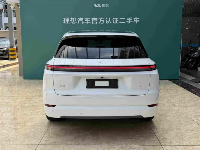 Li Auto L7 — Фото автомобиля 17