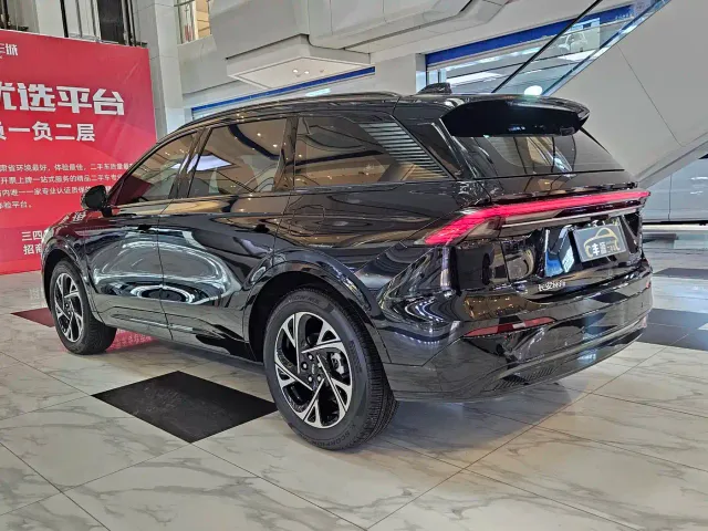Lincoln Nautilus 2025 2.0T AWD Prestige Hybrid — Фото автомобиля 28