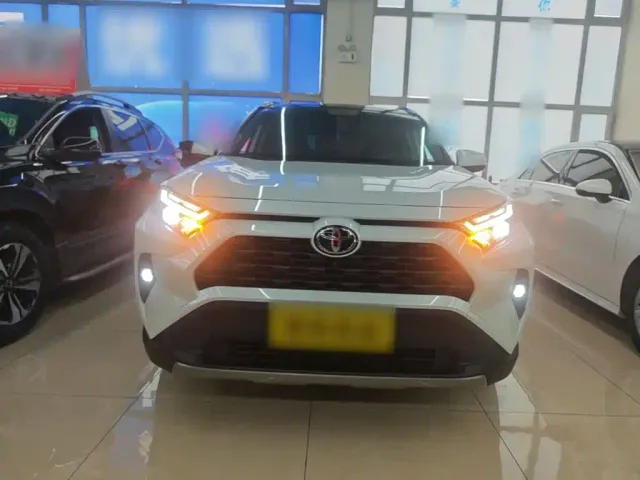 Toyota RAV4 — Фото автомобиля 2