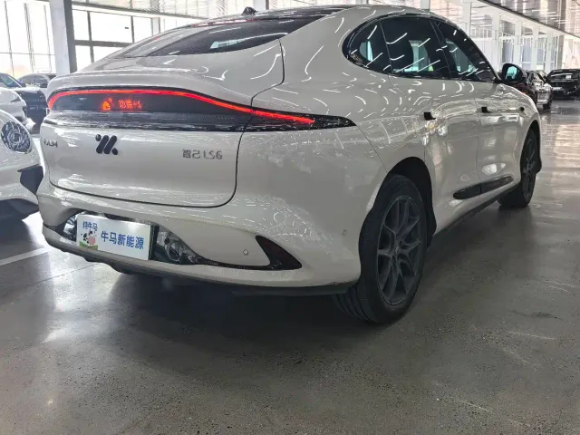 IM Motors LS6 — Фото автомобиля 6