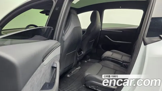 Tesla Model Y — Фото автомобиля 27