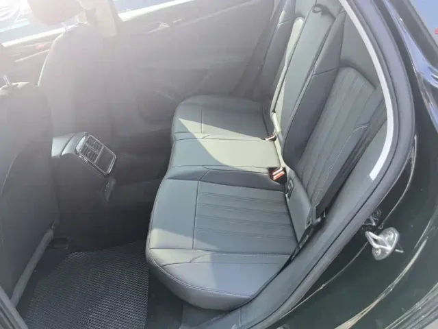 Volkswagen Passat — Фото автомобиля 16