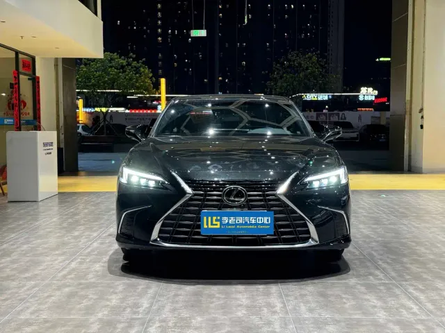 Lexus ES — Фото автомобиля 2