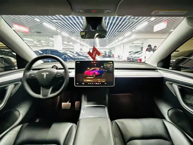 Tesla Model Y — Фото автомобиля 8