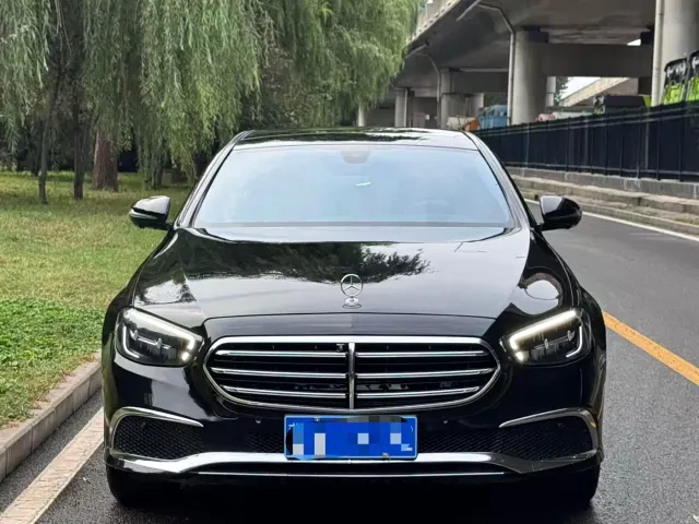 Mercedes-Benz E-Class — Фото автомобиля 2