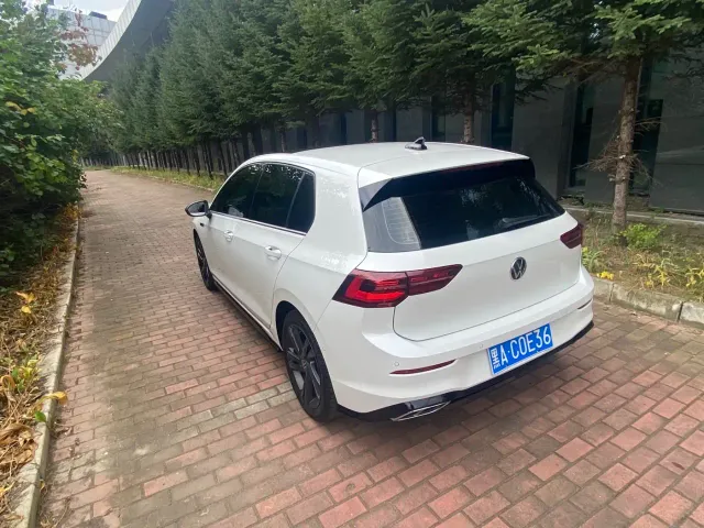 Volkswagen Golf — Фото автомобиля 4