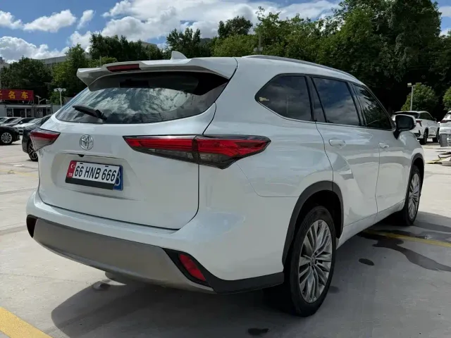 Toyota Highlander — Фото автомобиля 8