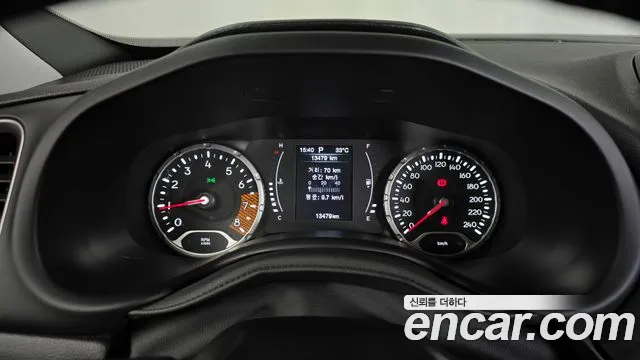 Jeep Renegade — Фото автомобиля 8