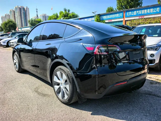 Tesla Model Y — Фото автомобиля 9