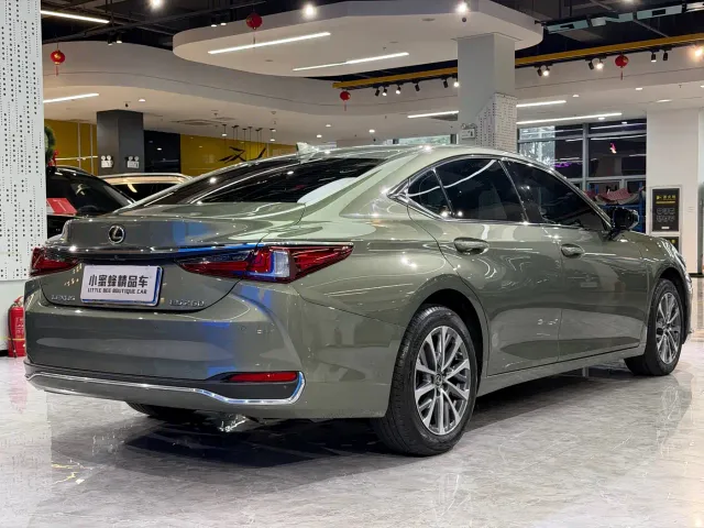 Lexus ES — Фото автомобиля 16