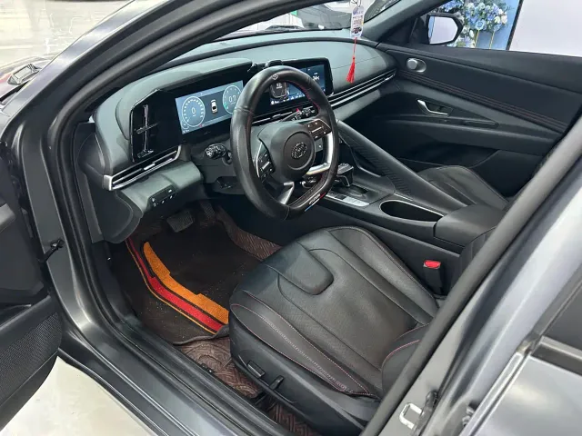 Hyundai Elantra — Фото автомобиля 4
