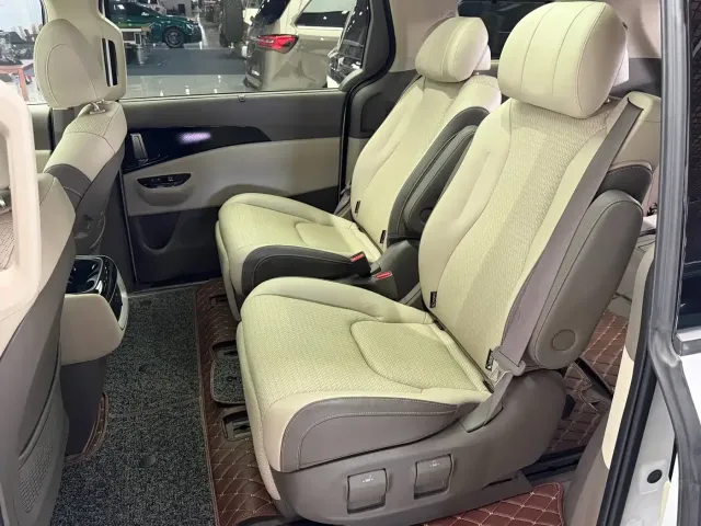 Kia Carnival — Фото автомобиля 17