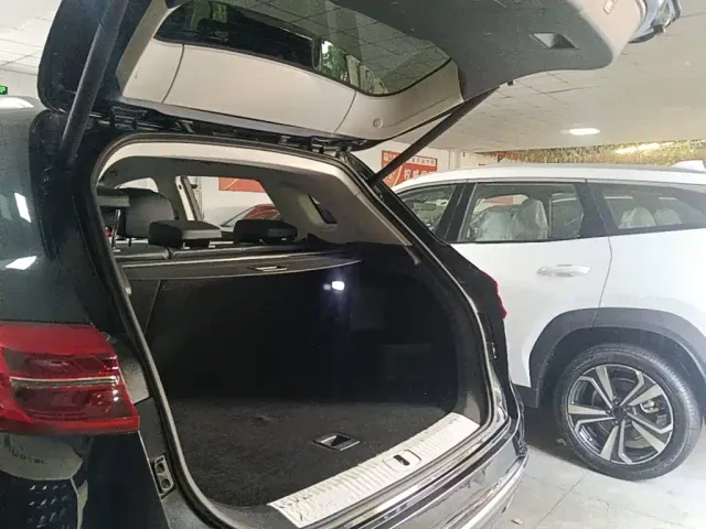 Hongqi Hongqi HS5 2022 Facelift 2.0T Smart Flag Enjoyment AWD Edition — Фото автомобиля 18