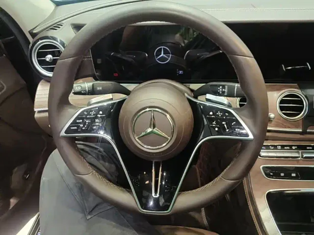 Mercedes-Benz E-Class — Фото автомобиля 10