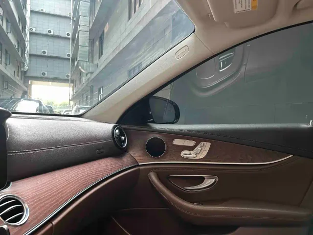 Mercedes-Benz E-Class — Фото автомобиля 8