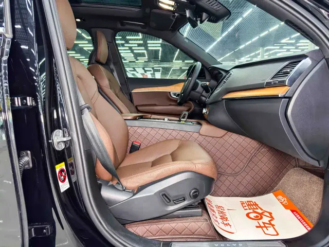 Volvo XC90 — Фото автомобиля 13