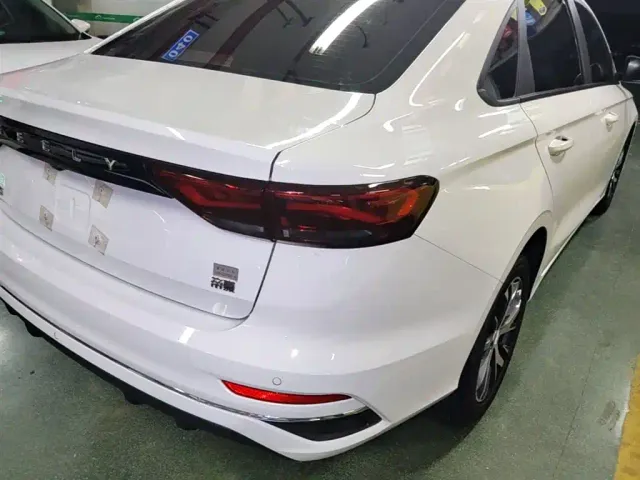 Geely Emgrand — Фото автомобиля 7