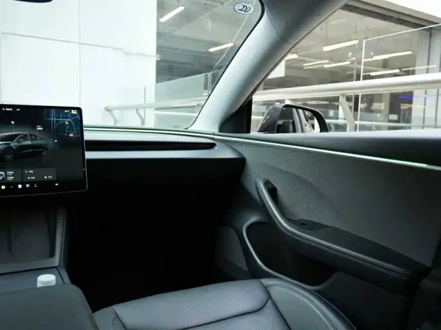 Tesla Model 3 2023 Rear-Wheel Drive — Фото автомобиля 9