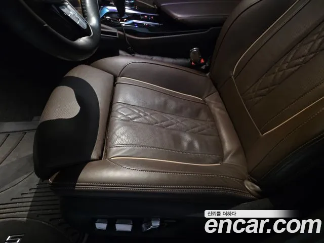 BMW 5 Series G30 — Фото автомобиля 9