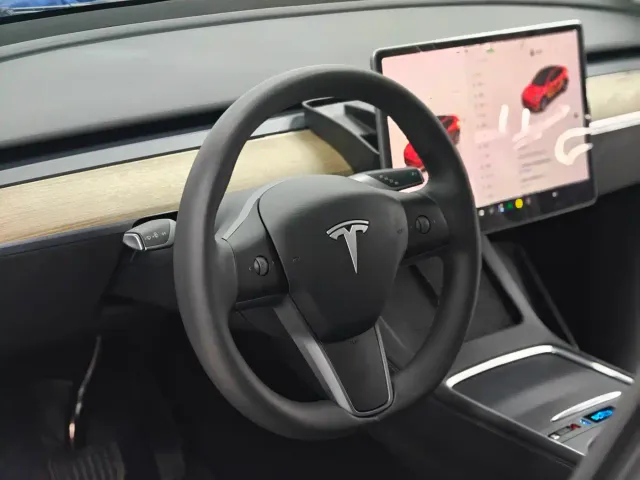 Tesla Model Y — Фото автомобиля 8