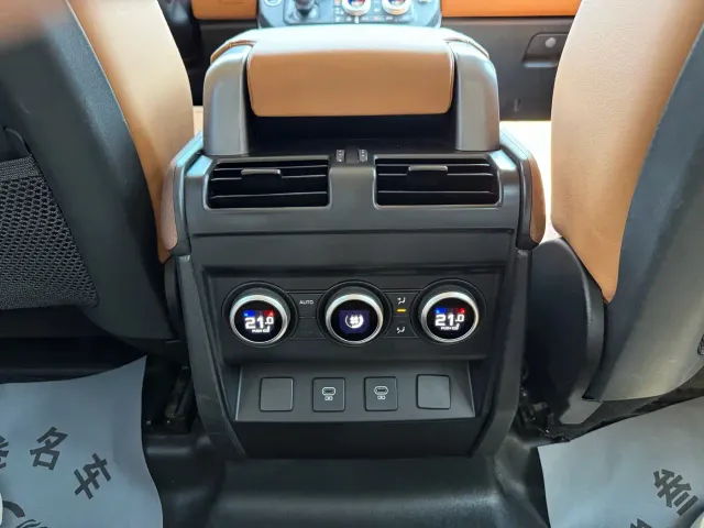 Land Rover Defender — Фото автомобиля 16
