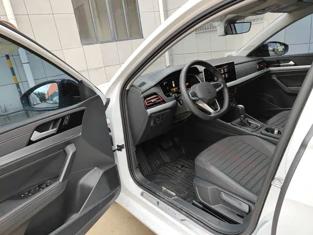 Volkswagen Lavida 2024 Model 300TSI DSG Starlight Full Comfort Edition — Фото автомобиля 11