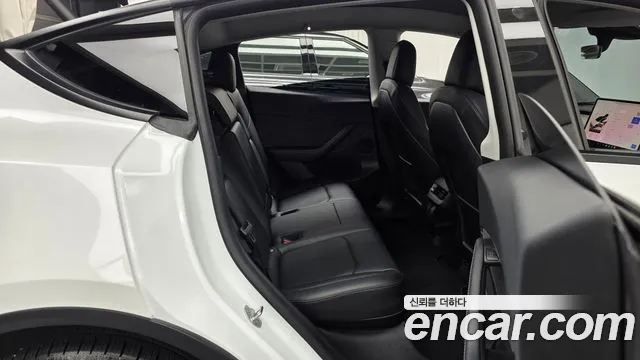 Tesla Model Y — Фото автомобиля 10