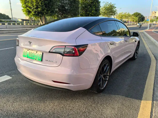 Tesla Model 3 — Фото автомобиля 5