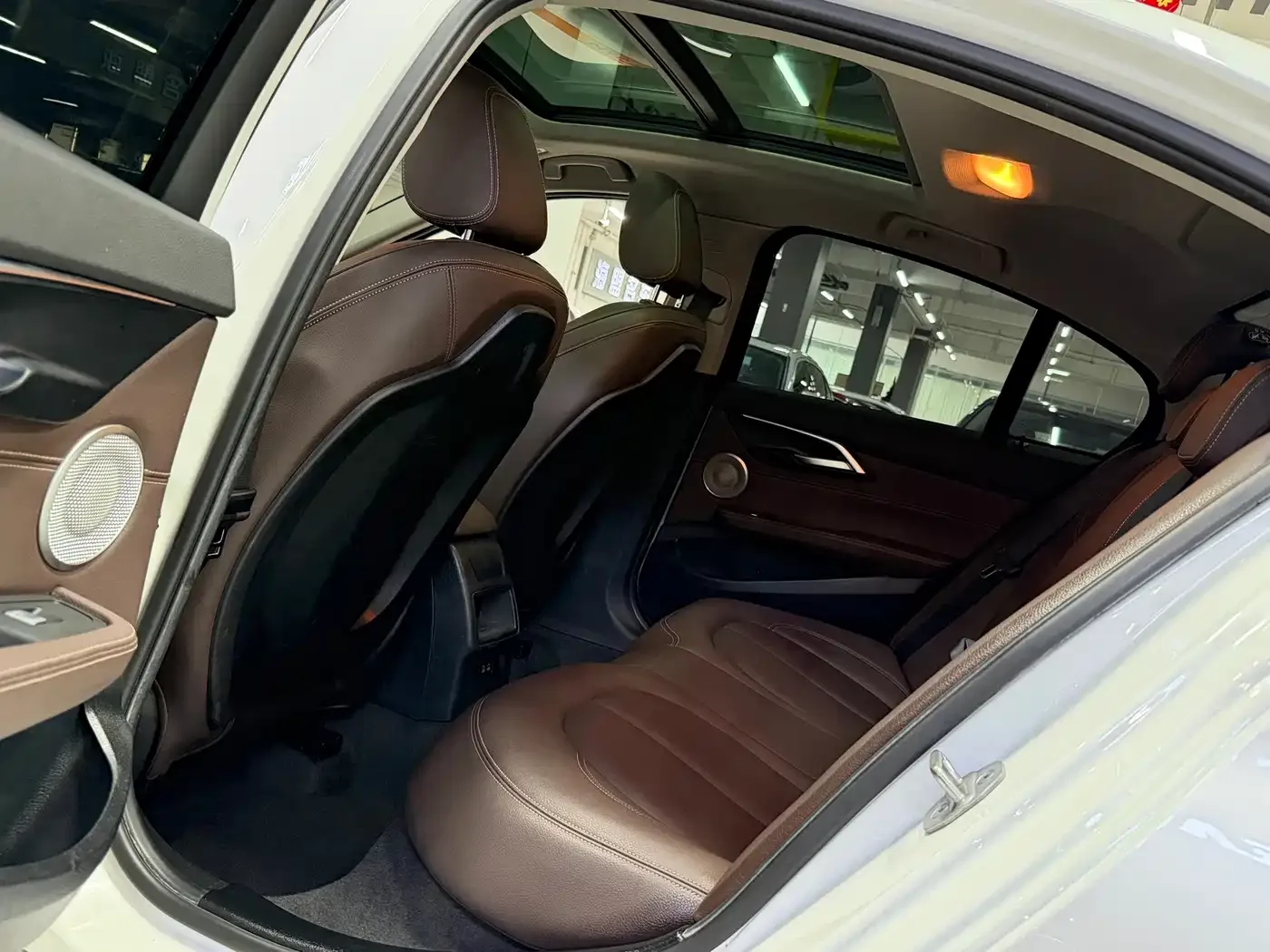 BMW BMW 1 Series 2023 120i M Sport Radiance Edition — Фото автомобиля 4