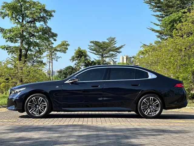 BMW 5 Series — Фото автомобиля 13