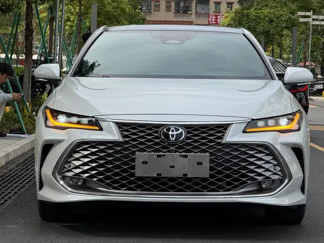 Toyota Avalon — Фото автомобиля 2