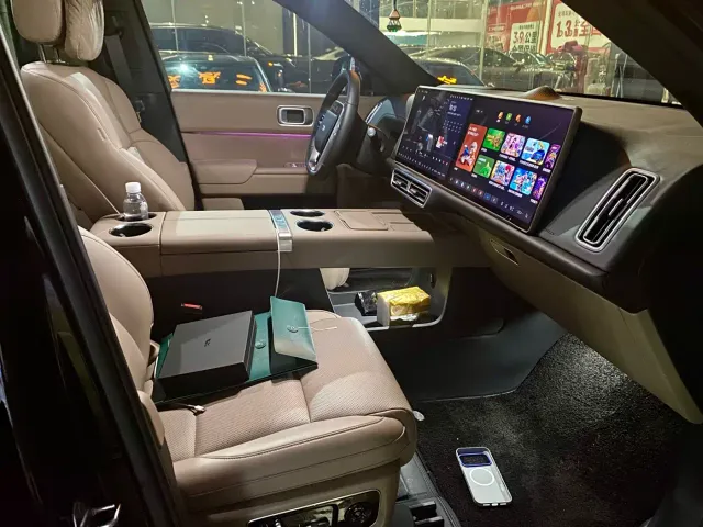 Li Auto L8 — Фото автомобиля 3