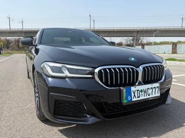 BMW 5 Series — Фото автомобиля 5