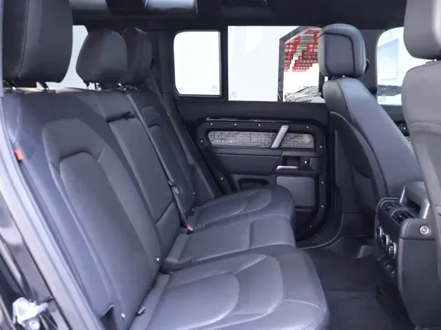 Land Rover Defender — Фото автомобиля 22
