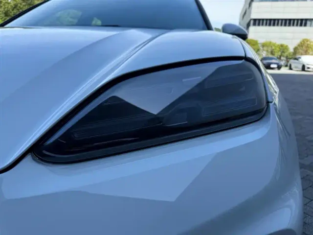 Porsche Macan EV — Фото автомобиля 18