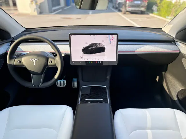 Tesla Model Y — Фото автомобиля 9