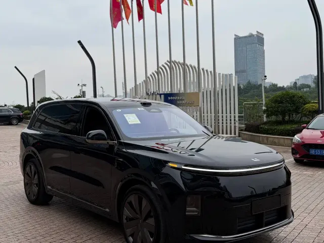 Li Auto L9 — Фото автомобиля 3