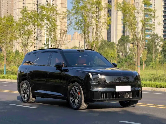 Lynk & Co 900 — Фото автомобиля 3