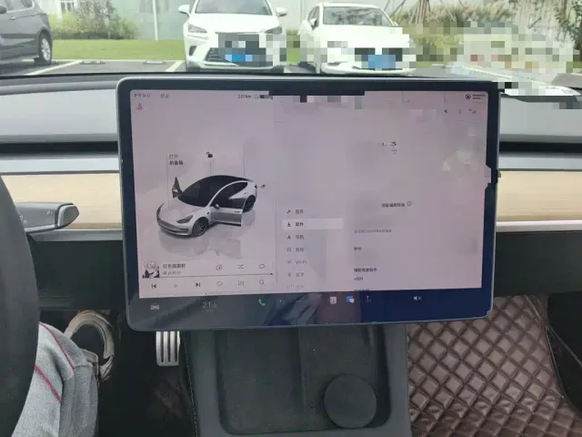 Tesla Model 3 — Фото автомобиля 5
