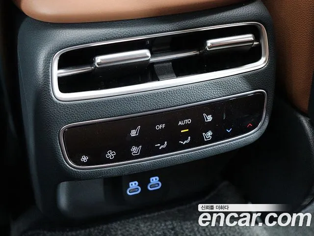 Genesis GV70 — Фото автомобиля 13