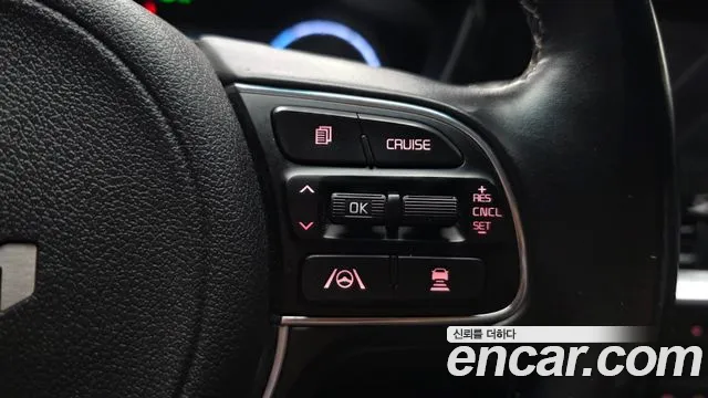 Kia Niro — Фото автомобиля 25