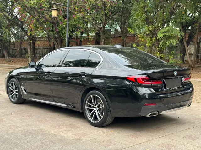 BMW 5 Series — Фото автомобиля 5