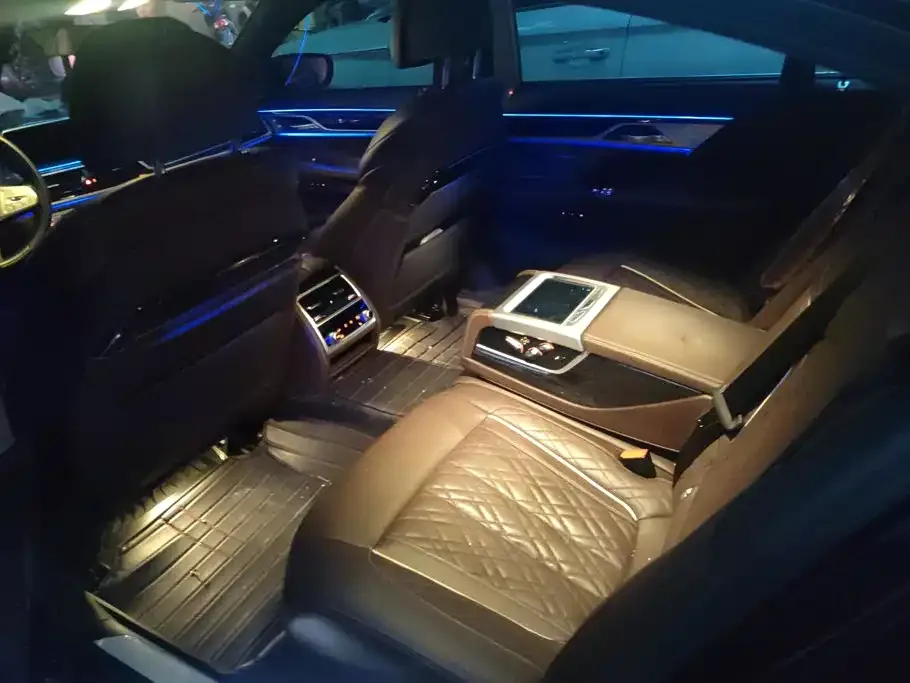 BMW BMW 7 Series 2022 740Li Exclusive M Sport Package — Фото автомобиля 10