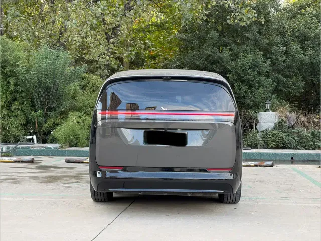 Li Auto MEGA — Фото автомобиля 10