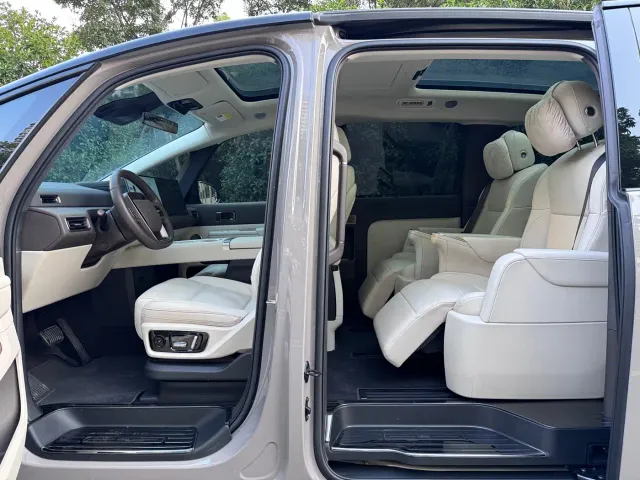 Li Auto MEGA — Фото автомобиля 8