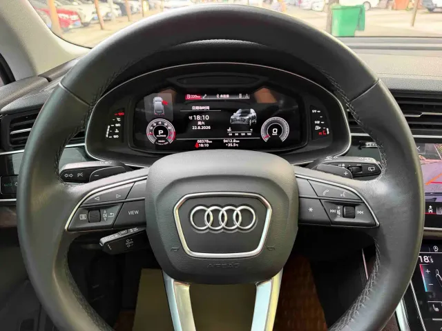 Audi Q7 — Фото автомобиля 10