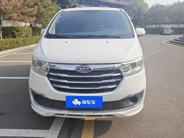 JAC Refine M3 — Фото автомобиля 2