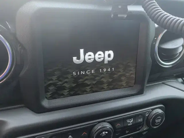 Jeep Wrangler — Фото автомобиля 13
