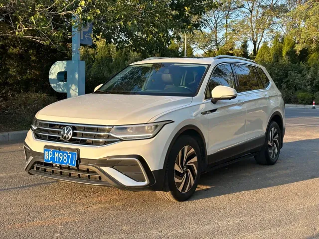 Фотография автомобиля — Volkswagen Tiguan L